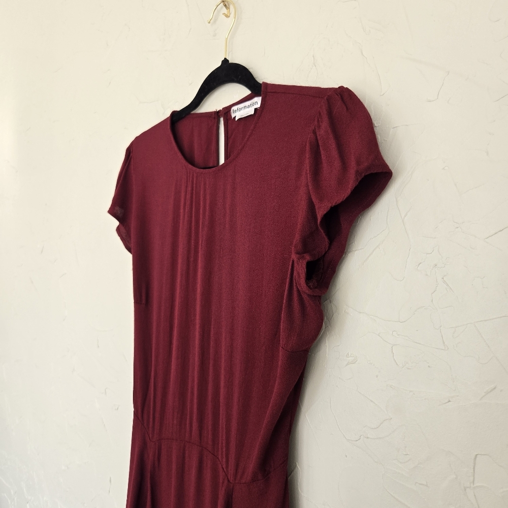 Gavin Sleeveless Burgundy Midi Dress with Side Slit - Picture 4 of 11